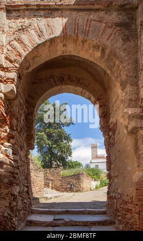 Hauptstadttor bei Badajoz Alcazaba, ummauerte Zitadelle der Almohade Ära, 12. Jahrhundert. Extremadura, Spanien. Innenbogen Stockfoto