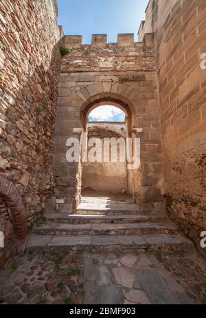 Hauptstadttor bei Badajoz Alcazaba, ummauerte Zitadelle der Almohade Ära, 12. Jahrhundert. Extremadura, Spanien Stockfoto