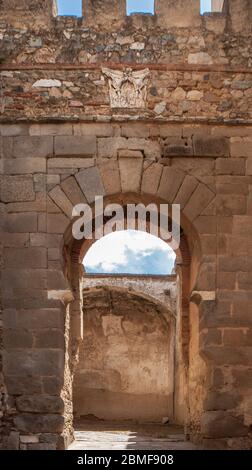 Hauptstadttor bei Badajoz Alcazaba, ummauerte Zitadelle der Almohade Ära, 12. Jahrhundert. Extremadura, Spanien Stockfoto