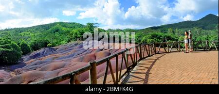 Chamarel / Mauritius Insel: Panoramablick auf sieben farbige Erden, die geologische Formation und prominente Touristenattraktion ist Stockfoto