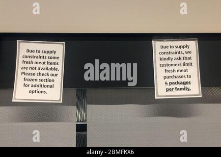 Coral Springs. Mai 2020. Allgemeine Ansicht des Fleischregals des Aldi Supermarktes als Bedenken hinsichtlich der Fleischknappheit und der Störungen der Lieferkette während der COVID-19-Pandemie am 8. Mai 2020 in Coral Springs, Florida. Quelle: Mpi04/Media Punch/Alamy Live News Stockfoto