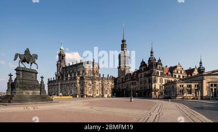 Dresden, Theaterplatz mit König-Johann-Denkmal (1889 von Johannes Schilling), Hofkirche und Schloß Stockfoto