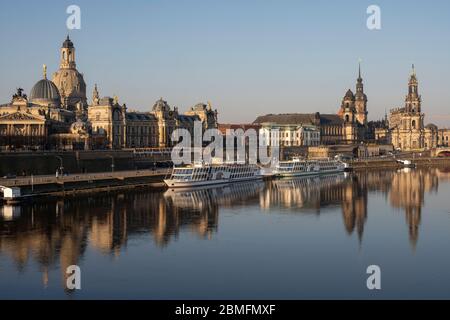 Dresden, Blick über die Elbe bei Sonnenaufgang Stockfoto