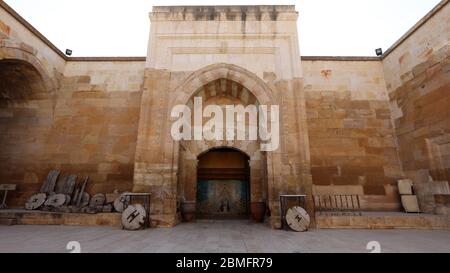 Sarihan Caravanserai Türkei liegt in der Provinz Nevsehir. Karawanserei wurde 1249 während der anatolischen Seldschuk-Zeit gebaut. Stockfoto