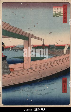 [ 1850er Japan - Japanisches Boot auf dem Sumidagawa River ] - EIN Vergnügungsboot auf dem Sumidagawa River in Edo (heute Tokio), 1857 (Ansei 4). Im Hintergrund sind die Azumabashi-Brücke, der Kinryuzan-Tempel und der Fuji-Berg zu sehen. Dieser Holzschnitt ist Bild 39 in hundert berühmten Ansichten von Edo (名所江戸百景, Meisho Edo Hyakkei), einer Serie von Ukiyoe Künstler Utagawa Hiroshige (歌川広重, 1797–1858) erstellt. Es ist eine von 42 Frühlingsszenen der Serie. Titel: Fernansicht des Kinryuzan-Tempels und der Azumabrücke (吾妻橋金龍山遠望, Azumabashi Kinryuzan enbo) Vintage-Holzschnitt aus dem 19. Jahrhundert. Stockfoto