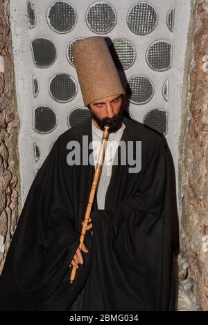 Wirbelnde tanzende sufi Derwisch Figur in Kleidungsstück Modell klein Stockfoto