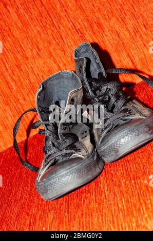 Zerlumpte Schwarze Stilvolle Schuhe, Vintage Schwarz Stilvolle Schuhe Stockfoto