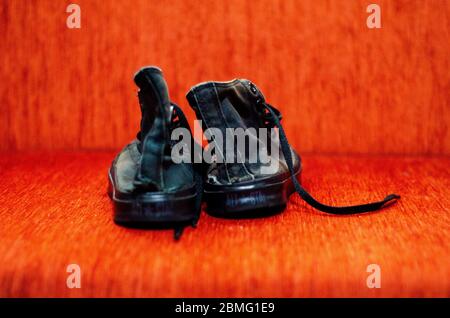 Zerlumpte Schwarze Stilvolle Schuhe, Vintage Schwarz Stilvolle Schuhe Stockfoto