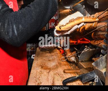 CAG Kebap, berühmtes Top-Restaurant in Istanbul. Das horizontal gestapelte Fleisch auf dem rotierenden Spieß Stockfoto