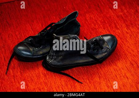 Zerlumpte Schwarze Stilvolle Schuhe, Vintage Schwarz Stilvolle Schuhe Stockfoto