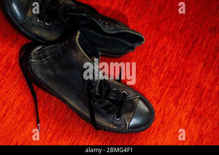 Zerlumpte Schwarze Stilvolle Schuhe, Vintage Schwarz Stilvolle Schuhe Stockfoto