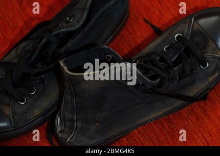 Zerlumpte Schwarze Stilvolle Schuhe, Vintage Schwarz Stilvolle Schuhe Stockfoto