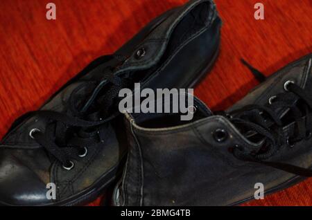 Zerlumpte Schwarze Stilvolle Schuhe, Vintage Schwarz Stilvolle Schuhe Stockfoto
