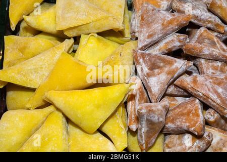 Türkisches Dessert mit Nüssen Walnüssen und Honig, Gebäck mit dem Namen Fistikli muska. Muska Dessert mit Pistachio, Fistikli Muska Tatlisi – Es ist einer von Stockfoto