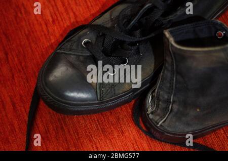Zerlumpte Schwarze Stilvolle Schuhe, Vintage Schwarz Stilvolle Schuhe Stockfoto