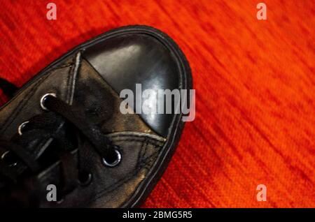 Zerlumpte Schwarze Stilvolle Schuhe, Vintage Schwarz Stilvolle Schuhe Stockfoto