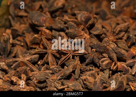 Makroaufnahme der Badyan Sternanis Gewürz auf dem Markt in Indien Stockfoto