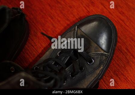 Zerlumpte Schwarze Stilvolle Schuhe, Vintage Schwarz Stilvolle Schuhe Stockfoto