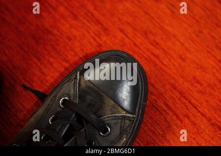 Zerlumpte Schwarze Stilvolle Schuhe, Vintage Schwarz Stilvolle Schuhe Stockfoto