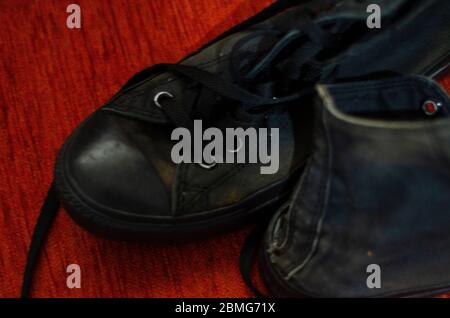 Zerlumpte Schwarze Stilvolle Schuhe, Vintage Schwarz Stilvolle Schuhe Stockfoto