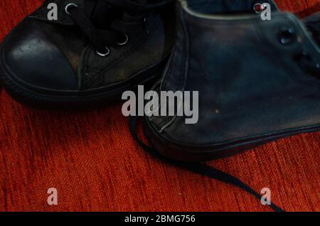 Zerlumpte Schwarze Stilvolle Schuhe, Vintage Schwarz Stilvolle Schuhe Stockfoto