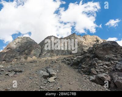 Cajon del Maipo. Maipo Canyon, eine Schlucht in der Anden. Chile. In der Nähe der Hauptstadt Santiago. Es bietet wunderschöne Landschaften. Stockfoto