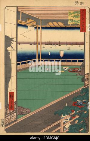 [ 1850er Japan - Edo Bay ] - Blick auf Edo Bay in Edo (aktuelle Tokyo), 1857 (Ansei 4). Der Schatten einer Frau, die anscheinend eine hochklassige Kurtisane ist, kann auf dem Fusama-Bildschirm auf der linken Seite gesehen werden. Ihr Kimono ist teilweise auf dem Tatami-Mattenboden zu sehen. Dieser Holzschnitt ist Bild 82 in hundert berühmten Ansichten von Edo (名所江戸百景, Meisho Edo Hyakkei), einer Serie von Ukiyoe Künstler Utagawa Hiroshige (歌川広重, 1797–1858) erstellt. Es ist eine von 26 Herbstszenen der Serie. Titel: Mondbetrachtung (月の岬, Tsuki no Misaki) Vintage-Holzschnitt aus dem 19. Jahrhundert. Stockfoto