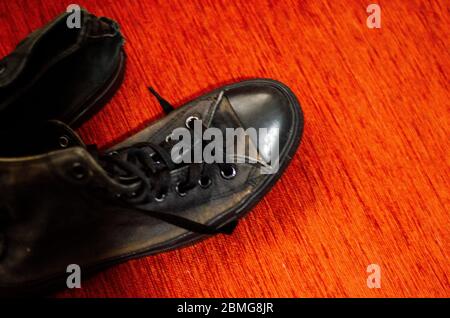 Zerlumpte Schwarze Stilvolle Schuhe, Vintage Schwarz Stilvolle Schuhe Stockfoto