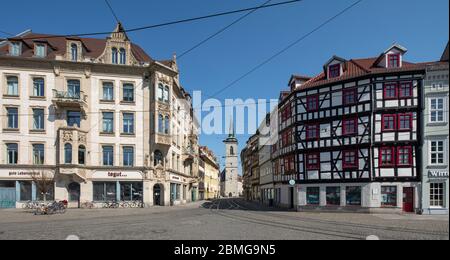 Erfurt, Domplatz, Marktstraße mit Blick auf die Allerheiligenkirche Stockfoto