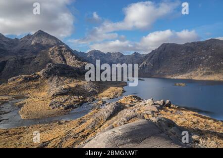 Blick auf Loch Coruisk auf der Isle of Skye im Spätherbst Stockfoto