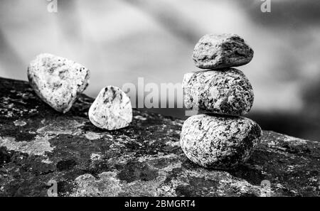 Rock Stack und Broken Love Stockfoto