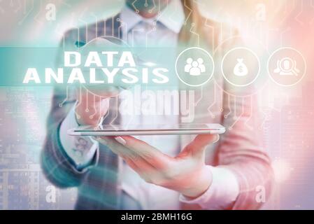 Text zeichen mit den Daten für die Analyse. Business Foto Text übersetzen Zahlen analytische Schlussfolgerung Prognose Stockfoto