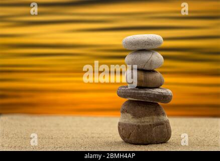 Zen Steine am Strand entspannt Stockfoto