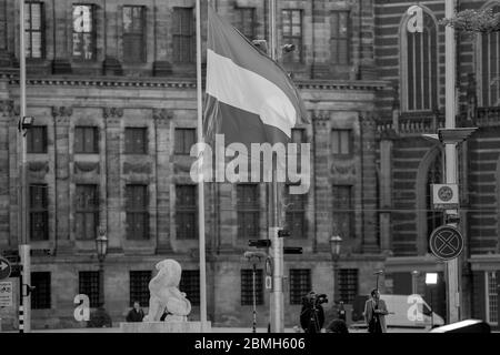 Flagge am 4. Mai Dam Platz Amsterdam Niederlande 2020 Stockfoto