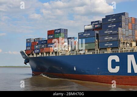 Containerschiff cma cgm wagner an der elbe Stockfoto