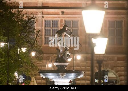 Die flämische Manierin Fontanna Neptuna (Neptunbrunnen) auf dem Dlugi Targ (langer Markt) in der Innenstadt im historischen Zentrum von Danzig, Polen. Mai 8 2020 © Stockfoto