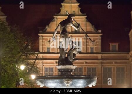 Die flämische Manierin Fontanna Neptuna (Neptunbrunnen) auf dem Dlugi Targ (langer Markt) in der Innenstadt im historischen Zentrum von Danzig, Polen. Mai 8 2020 © Stockfoto