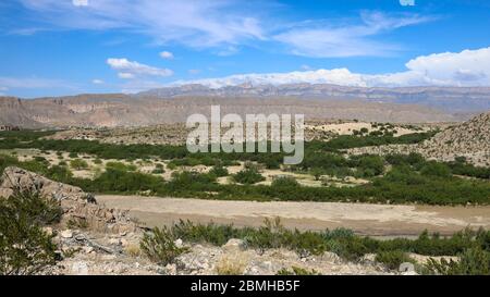 Berge über den Rio Grande Stockfoto