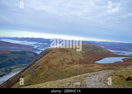 Wanderer auf Touristenpfad in Lochan Meall an t-suidhe, Ben Nevis Stockfoto