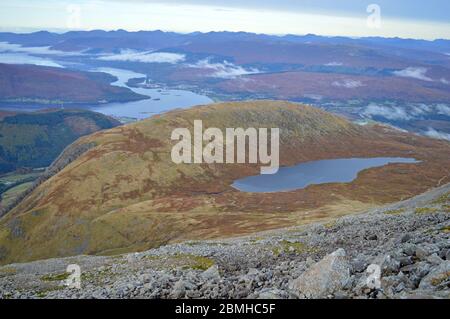 Wanderer auf Touristenpfad in Lochan Meall an t-suidhe, Ben Nevis Stockfoto