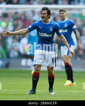 10. September 2016, Celtic Park, Glasgow. Rangers Joey Barton schreit seinen Teamkollegen während des Ladbrokes Scottish Premiership Spiels gegen Celtic zu. Stockfoto