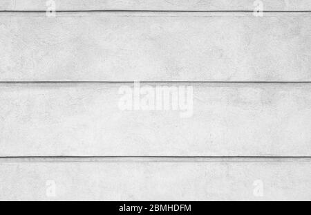 Vorderansicht einer verputzten grauen Steinmauer. Abstrakter, hochauflösender, strukturierter Hintergrund in Schwarz-Weiß. Stockfoto