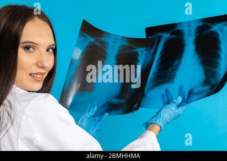 Der Pneumologe prüft die Lunge des Patienten auf störende Veränderungen. Stockfoto