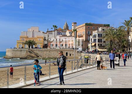 Uferpromenade, St. Sebastian Strand, Sitges, Katalonien, Spanien, Europa Stockfoto