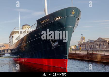 Fingal, ein Leuchtturmversorgungsschiff aus dem Jahr 1960, war bis 2000 in Nord- und Westschottland im Einsatz und ist heute ein schwimmendes Luxushotel in Edinburgh Stockfoto