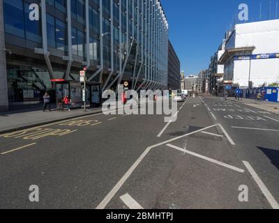 London. GROSSBRITANNIEN. Mai 2020 um 9:45 Uhr. Weiter Blickwinkel auf das Holborn Viadukt an der Thameslink Station während der Lockdown. Stockfoto