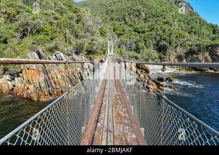 Storms River Suspension Bridge im Tsitsikamma (Garden Route) National Park, ist eine der Top-Attraktionen auf der Garden Route, Südafrika Stockfoto