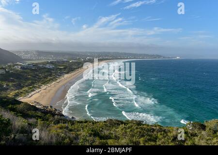 Eine schöne Landschaft des Robberg 5 Beach vom Robberg Nature Reserve in der Nähe von Plettenberg Bay, Garden Route, Südafrika Stockfoto