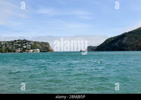 Knysna Heads ist eine der beliebtesten Touristenattraktionen an der Garden Route, Südafrika Stockfoto