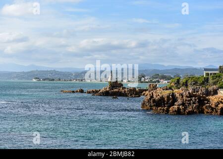 Leuchtturm an der wunderschönen Knysna Lagune, Garden Route, Western Cape, Südafrika Stockfoto